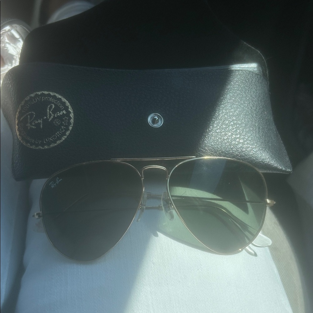 Ray-Ban Gold Frame Aviator Sunglasses